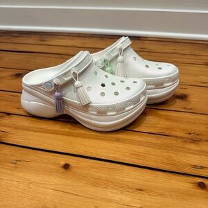 Women's Crocs Classic Bae Iridescent Clog W8 White / Glitter